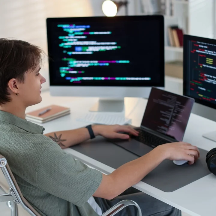 Student developing a technology project