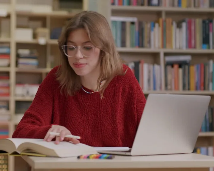 Students learning together online